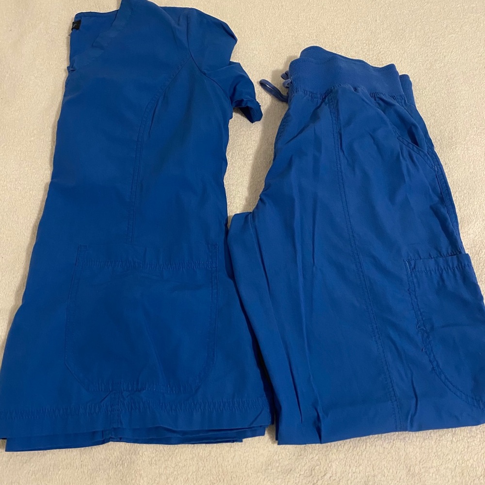 Scrub set